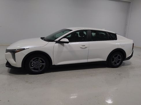 Used 2025 Kia K4 FWD image 2