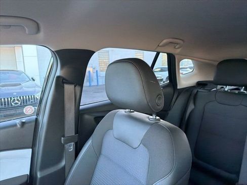 Used 2025 Chevrolet Trax LT w/ LT Convenience Package image 49