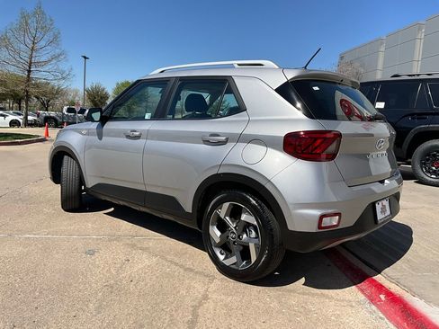 Used 2025 Hyundai Venue SEL image 8