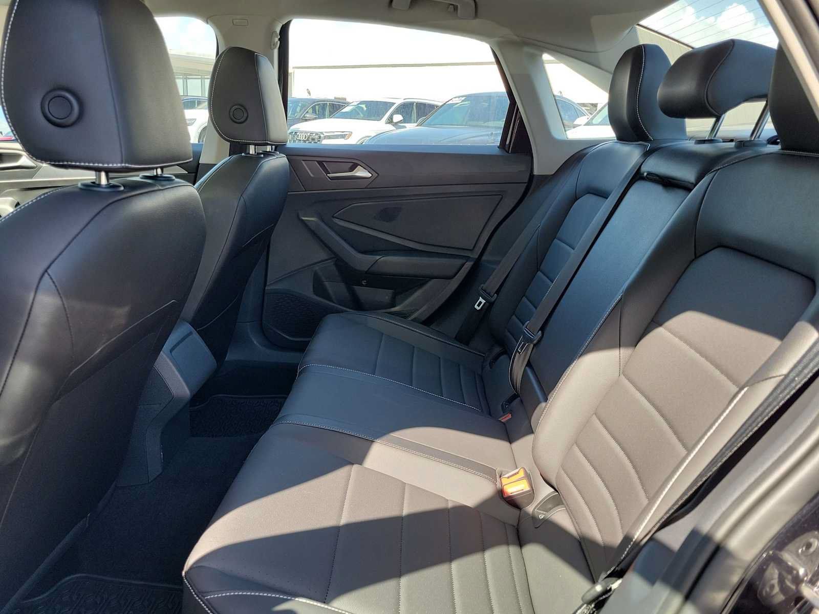 Used 2023 Volkswagen Jetta SE w/ Panoramic Sunroof Package FWD image 19