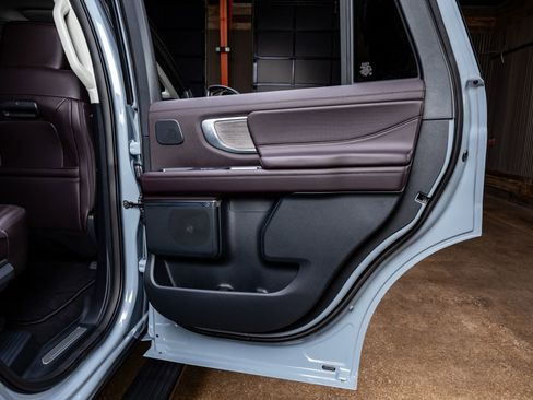 Used 2025 Ford Expedition Platinum w/ Platinum Ultimate Package image 39