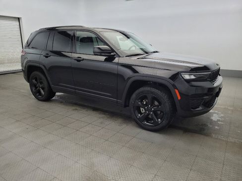 Used 2023 Jeep Grand Cherokee Altitude AWD/4WD image 11