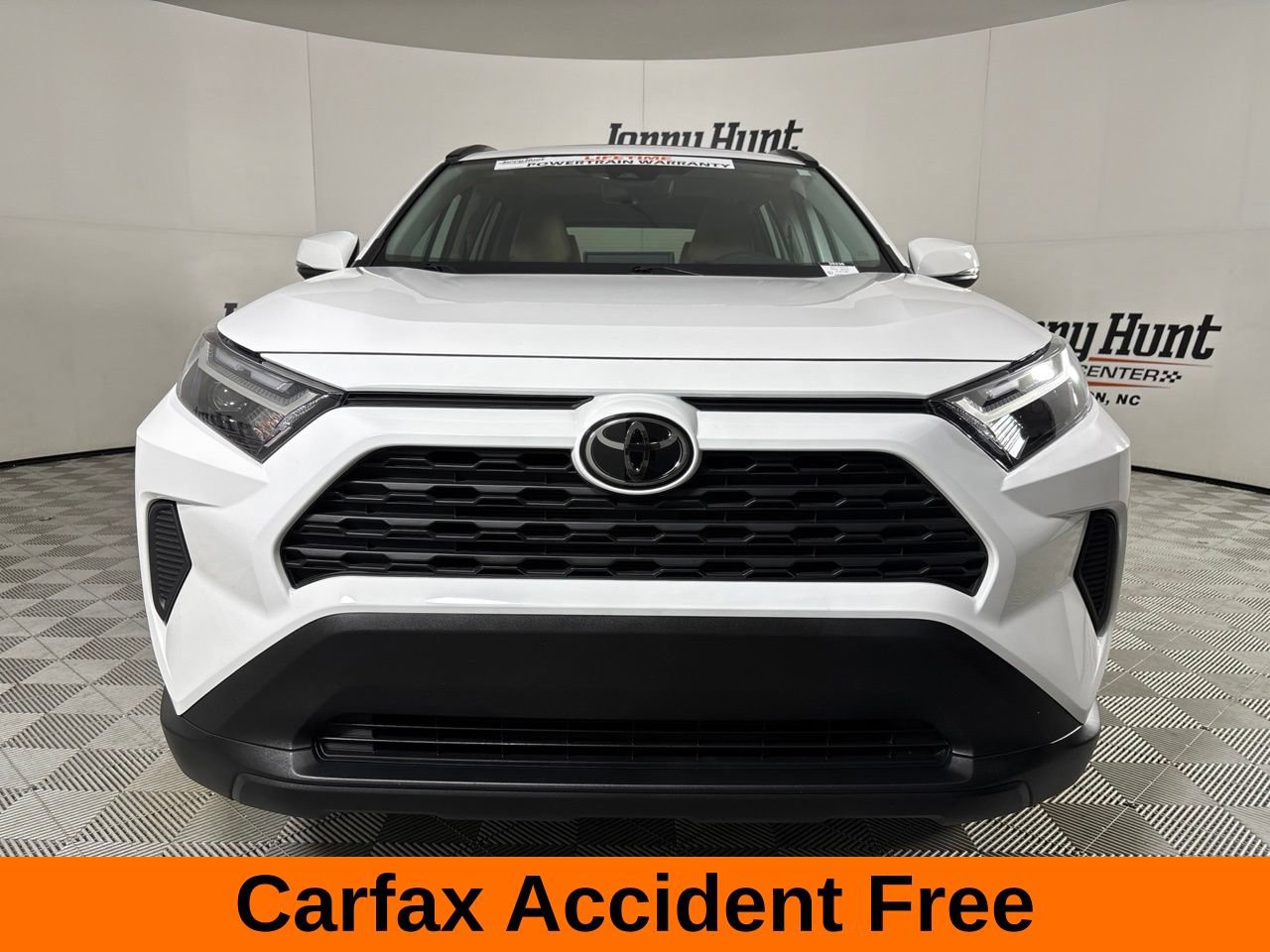 Used 2025 Toyota RAV4 XLE w/ Convenience Package FWD image 3