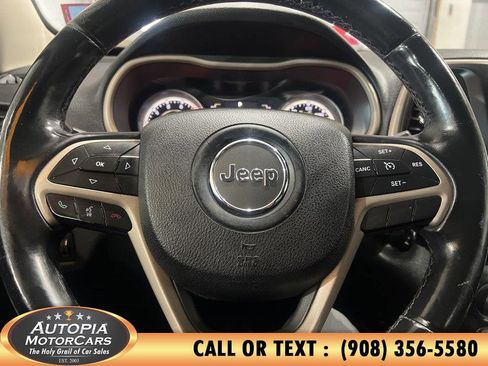 Used 2017 Jeep Cherokee Latitude image 20