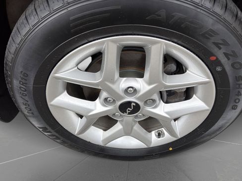 Used 2023 Kia Soul LX w/ LX Technology Package FWD image 8