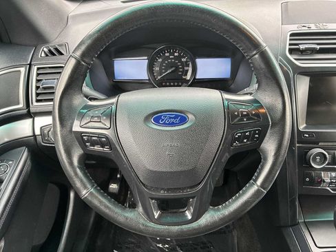 Used 2016 Ford Explorer XLT w/ Equipment Group 202A AWD/4WD image 11
