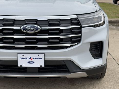 New 2026 Ford Explorer Active RWD image 9