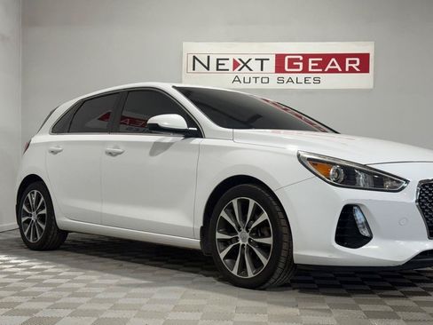 Used 2018 Hyundai Elantra GT FWD image 2