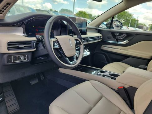 Used 2025 Lincoln Corsair AWD w/ Rear Removable Package Tray image 21