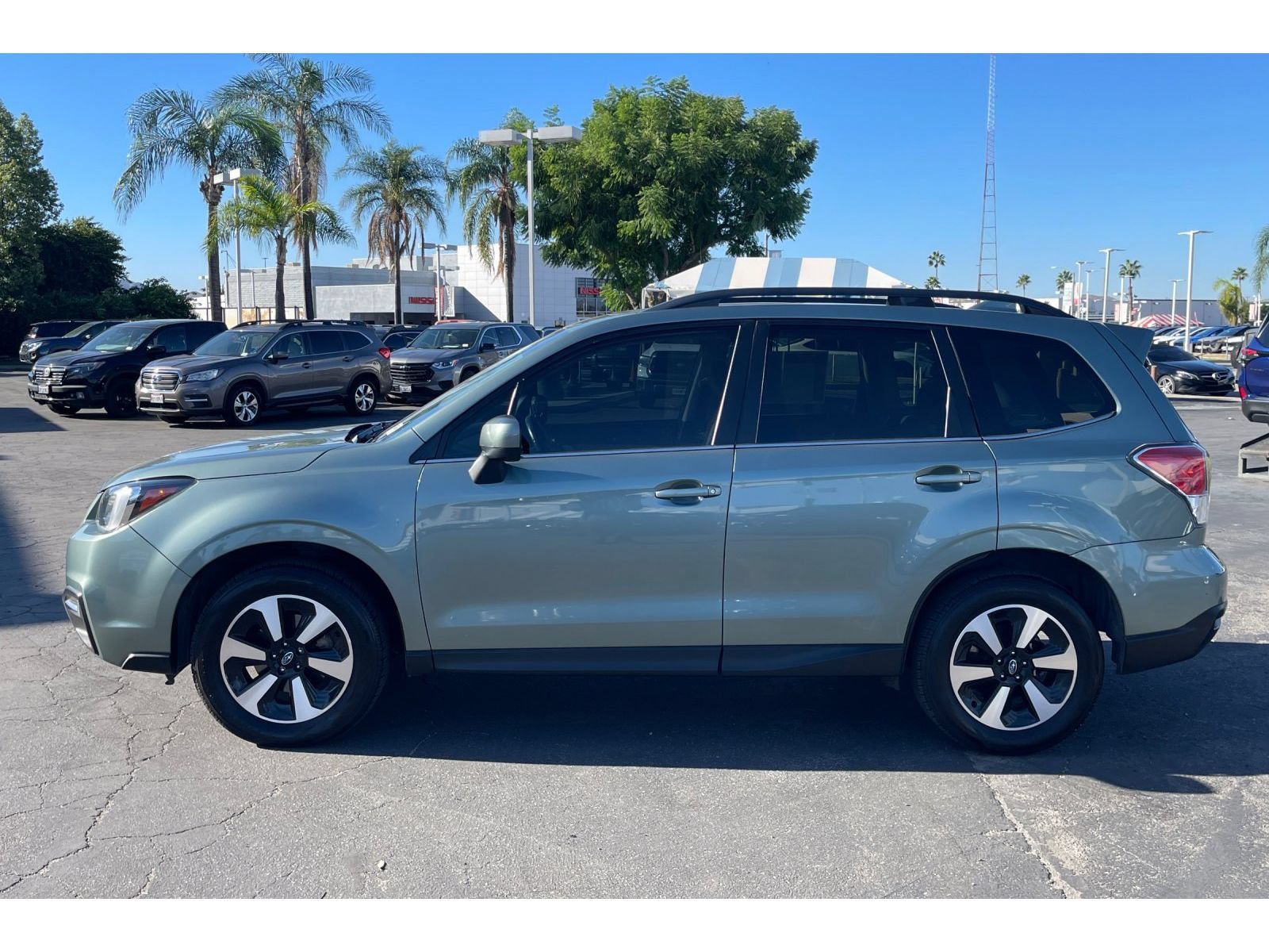 Used 2017 Subaru Forester 2.5i Limited AWD/4WD image 2