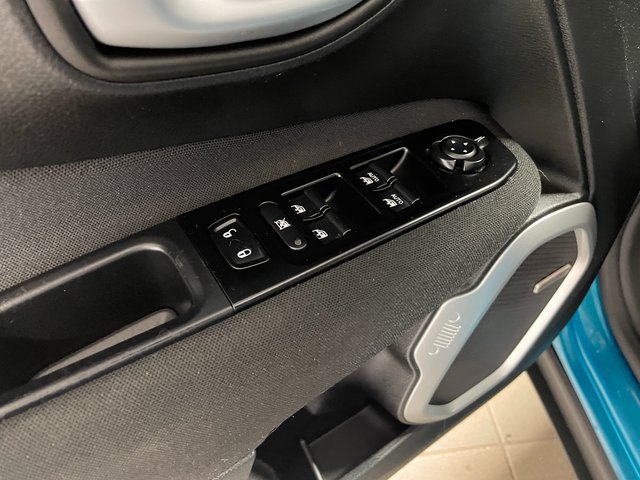 Used 2020 Jeep Renegade Latitude w/ Cold Weather Group AWD/4WD image 19