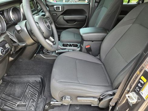 Used 2023 Jeep Gladiator Sport AWD/4WD image 13