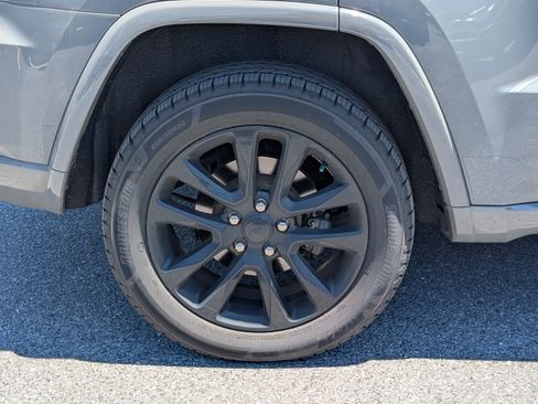 Used 2020 Jeep Grand Cherokee Altitude AWD/4WD image 9