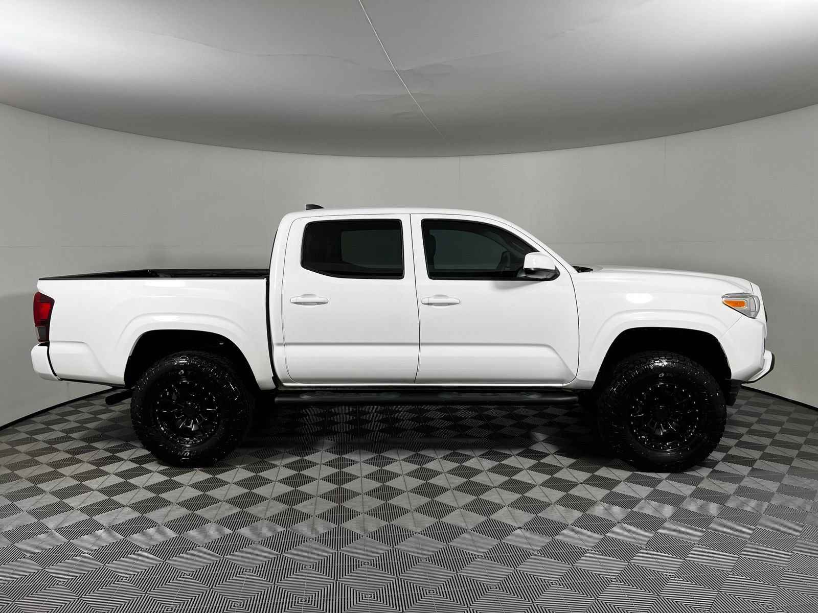 Used 2022 Toyota Tacoma SR AWD/4WD image 4
