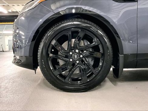 Certified 2025 Land Rover Discovery Dynamic SE AWD/4WD image 8