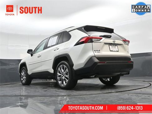Used 2022 Toyota RAV4 XLE Premium image 38