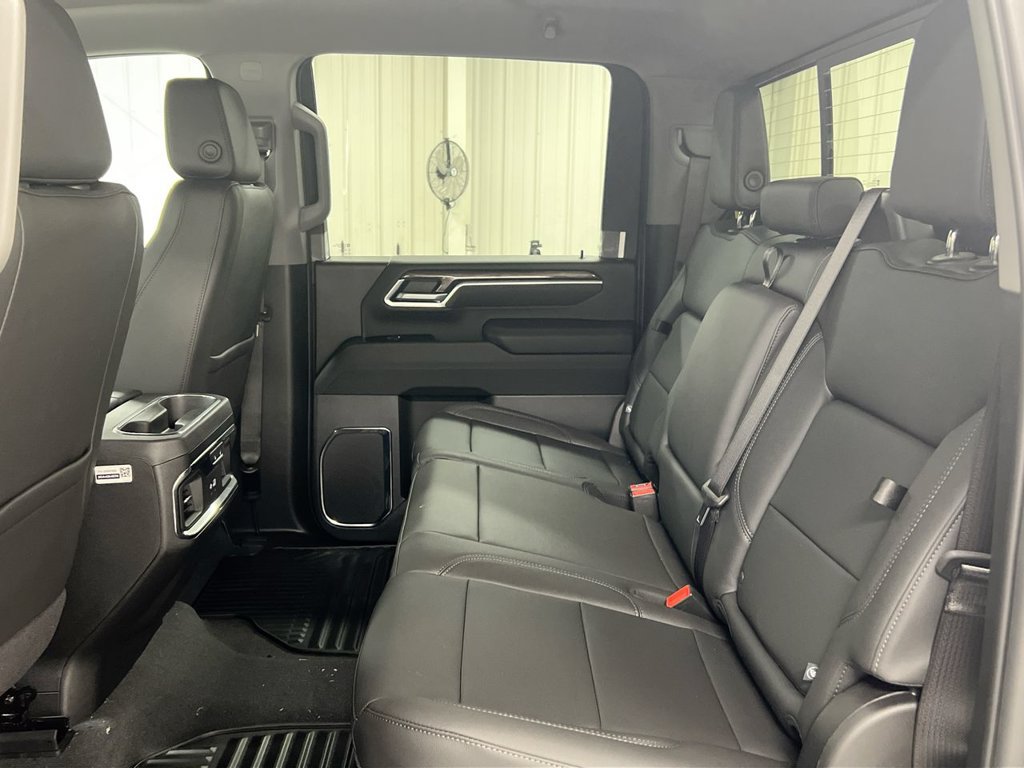 Used 2025 Chevrolet Silverado 3500 LTZ w/ LTZ Convenience Package AWD/4WD image 21