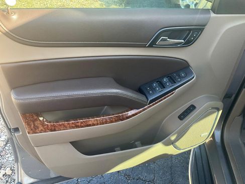 Used 2019 Chevrolet Suburban Premier image 9
