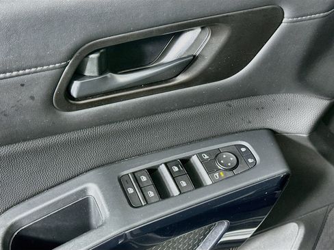 Used 2025 Nissan Pathfinder SV FWD image 15