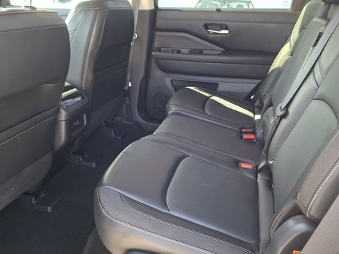 Used 2023 Nissan Pathfinder SL w/ Lighting Package (N92) FWD image 20