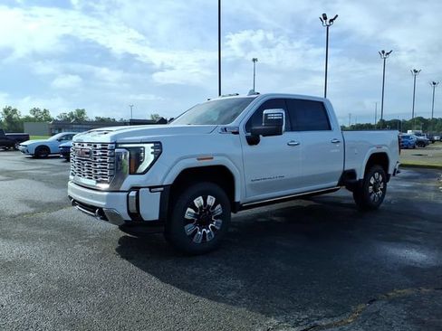 Used 2025 GMC Sierra 2500 Denali w/ Denali Reserve Package AWD/4WD image 3