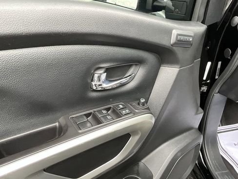 Used 2020 Nissan Titan SL w/ Moonroof Package image 32