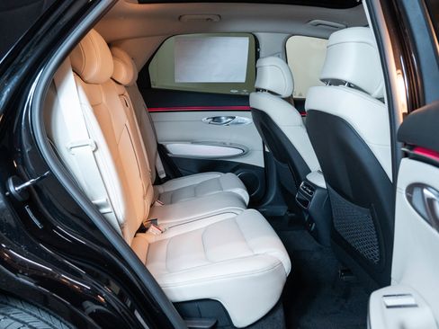 Used 2026 Genesis GV70 2.5T Advanced image 11