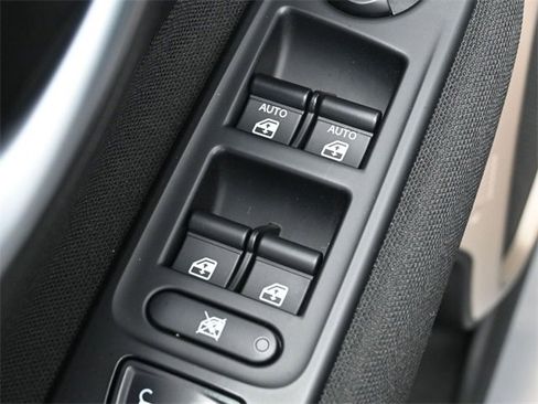 Used 2017 Jeep Renegade Latitude w/ Popular Equipment Group image 13