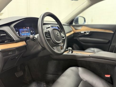 Used 2023 Volvo XC90 B6 Plus image 13