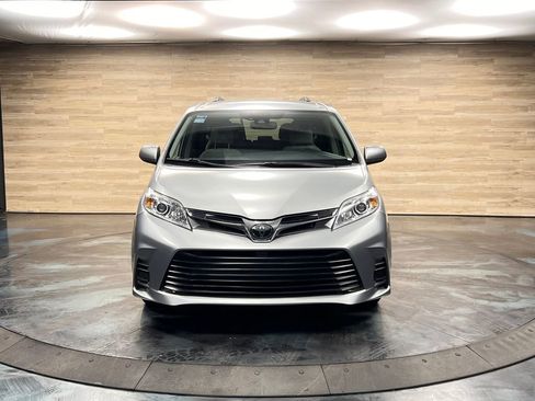 Used 2019 Toyota Sienna LE FWD image 16