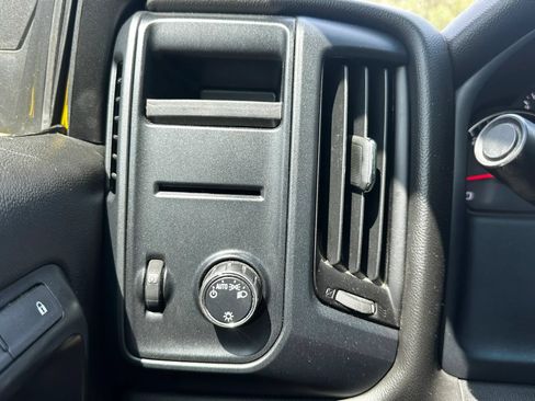 Used 2018 Chevrolet Silverado 1500 W/T RWD image 32