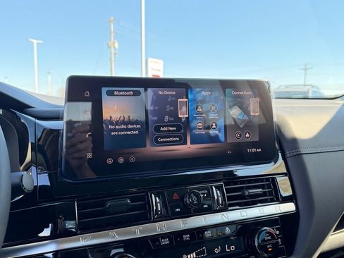 New 2026 Nissan Pathfinder Platinum FWD image 28