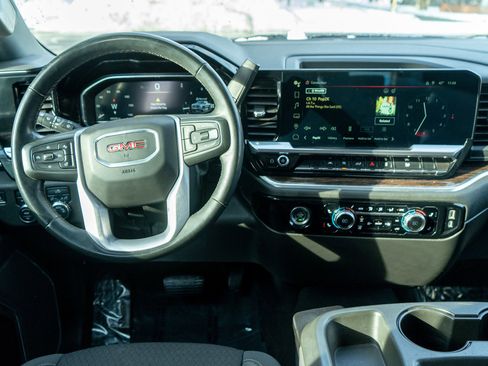 Used 2023 GMC Sierra 1500 SLE image 12