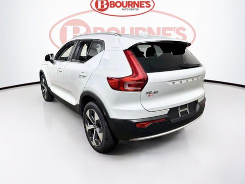 Used 2024 Volvo XC40 B5 Core w/ Climate Package AWD/4WD image 8