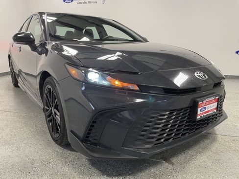 Used 2025 Toyota Camry SE image 33