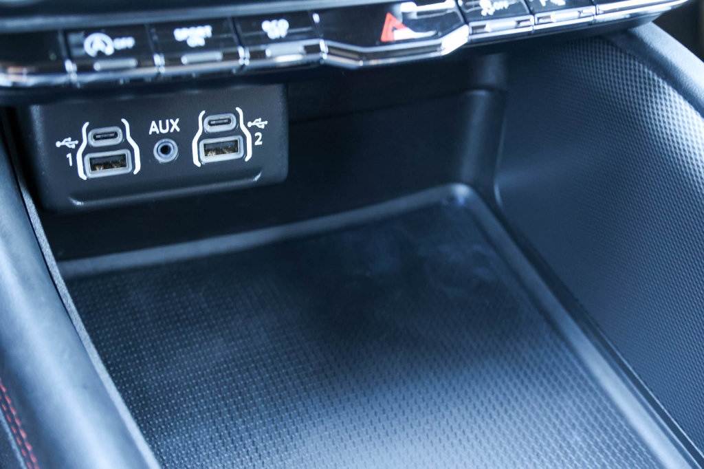 Used 2024 Dodge Durango GT RWD image 25