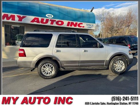 Used 2011 Ford Expedition XLT w/ 203A Rapid Spec Order Code image 3