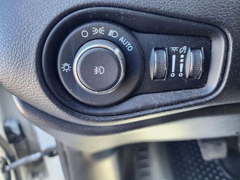 Used 2020 Jeep Renegade Latitude w/ Cold Weather Group image 19