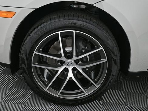 Certified 2025 Porsche Macan image 37