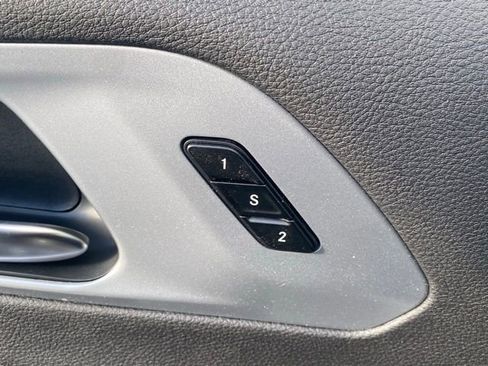 New 2026 Chrysler Pacifica Limited w/ Uconnect Theater Family Group image 14