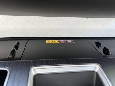 Used 2025 Toyota Sienna LE AWD/4WD image 24