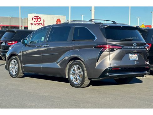 Certified 2023 Toyota Sienna Platinum image 6