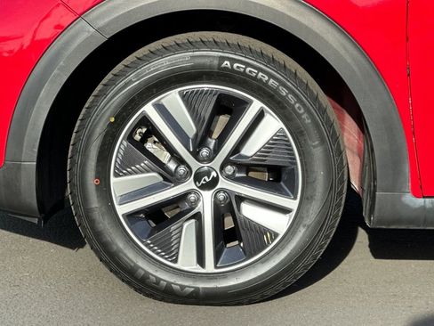 Used 2022 Kia Niro LXS image 25