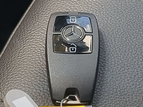 Used 2024 Mercedes-Benz Sprinter 2500 image 28