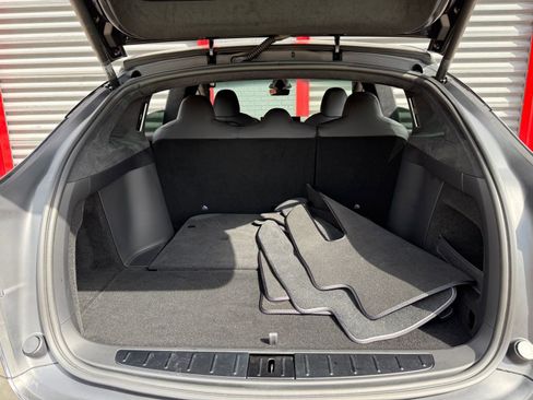 Used 2024 Tesla Model X image 15