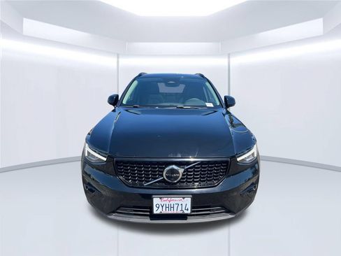 Used 2023 Volvo XC40 B5 Plus w/ Driver Assist Package AWD/4WD image 8