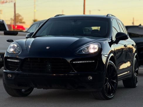 Used 2014 Porsche Cayenne Turbo image 3