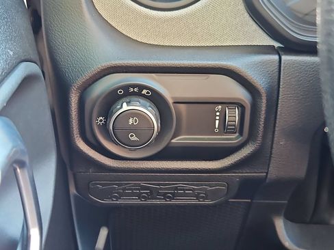 Used 2024 Jeep Gladiator Sport AWD/4WD image 18