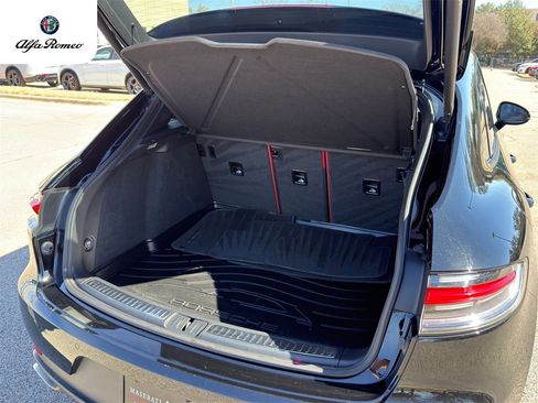 Used 2021 Porsche Macan image 11