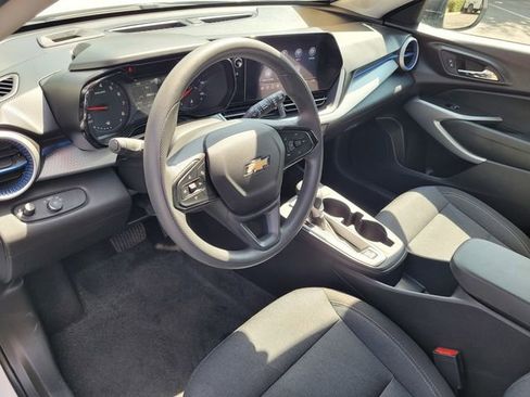 Used 2025 Chevrolet Trax LS image 7